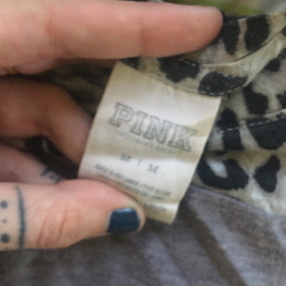 Victoria secret pink t shirts - Picture 5 of 6